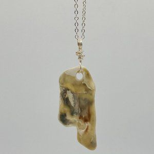 Shell Pendant on 18" Silver Chain Necklace; S18-38